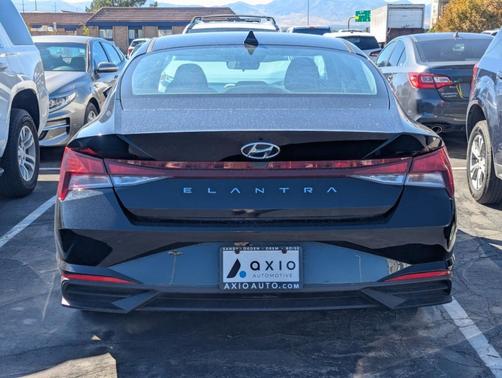 2023 Hyundai ELANTRA SE