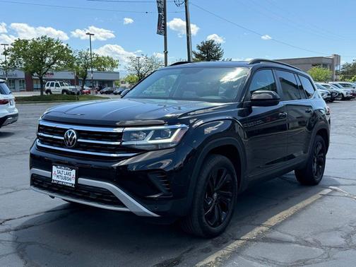 Deep Black Pearl Effect 2023 Volkswagen Atlas 3.6L SE w/Technology