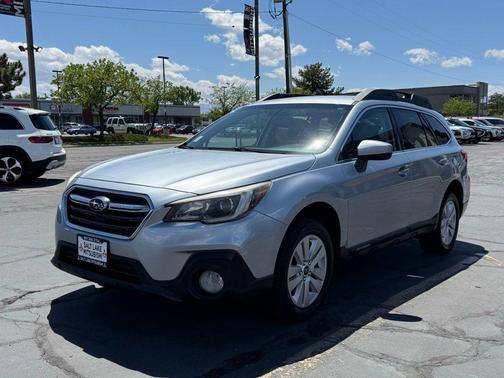 Ice Silver Metallic 2019 Subaru Outback 2.5i Premium