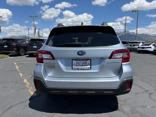 Ice Silver Metallic 2019 Subaru Outback 2.5i Premium