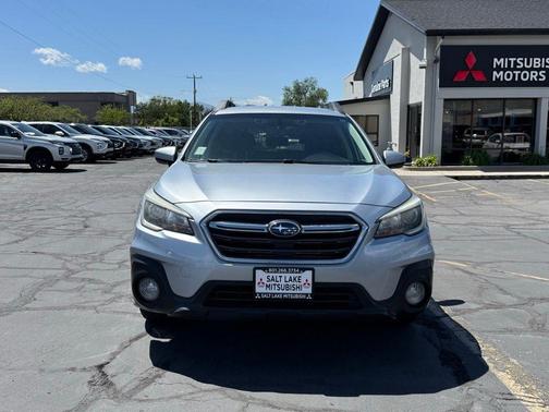 Ice Silver Metallic 2019 Subaru Outback 2.5i Premium