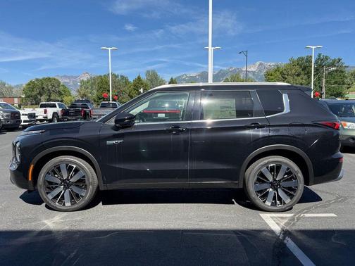 Black 2026 Mitsubishi Outlander PHEV SEL