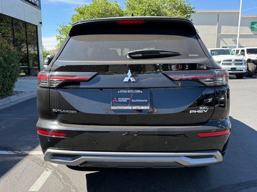 Black 2026 Mitsubishi Outlander PHEV SEL