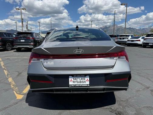 Metal 2025 Hyundai ELANTRA SEL Convenience