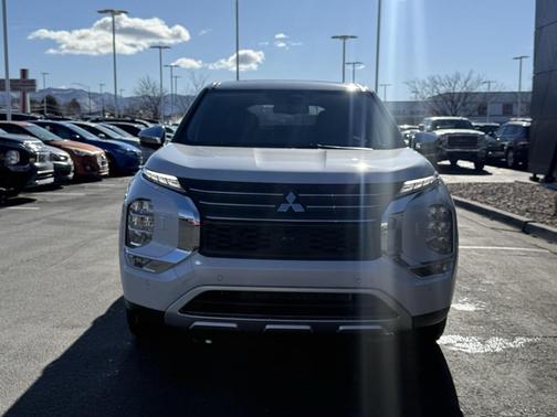 2025 Mitsubishi Outlander PHEV SE