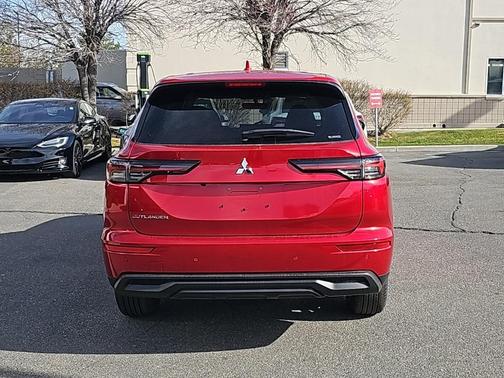 2025 Mitsubishi Outlander ES