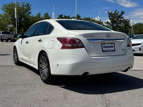 Pearl White 2014 Nissan Altima 2.5 S