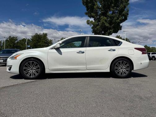 Pearl White 2014 Nissan Altima 2.5 S