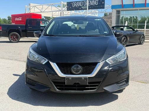 Super Black Metallic 2021 Nissan Versa 1.6 SV