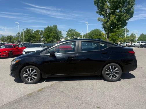 Super Black Metallic 2021 Nissan Versa 1.6 SV
