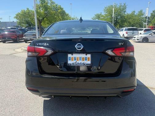 Super Black Metallic 2021 Nissan Versa 1.6 SV