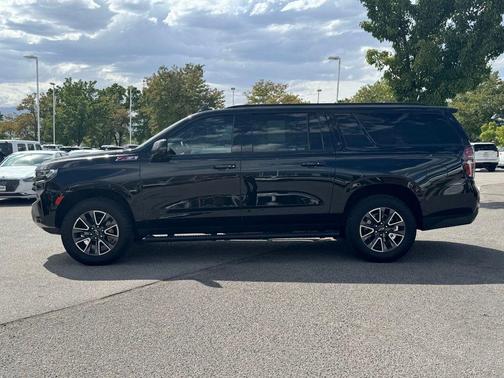 Black 2024 Chevrolet Suburban Z71