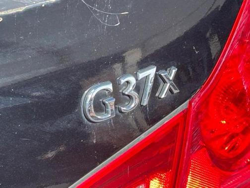 2011 INFINITI G37x Base