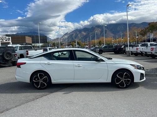 2023 Nissan Altima 2.5 SR