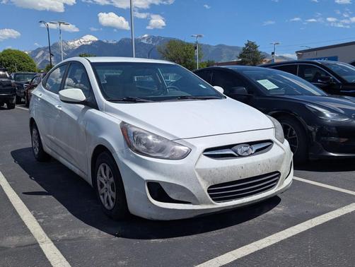 Century White 2014 Hyundai Accent GLS