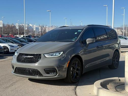 2021 Chrysler Pacifica Touring