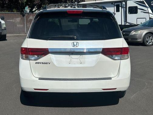 White Diamond Pearl 2016 Honda Odyssey EX-L