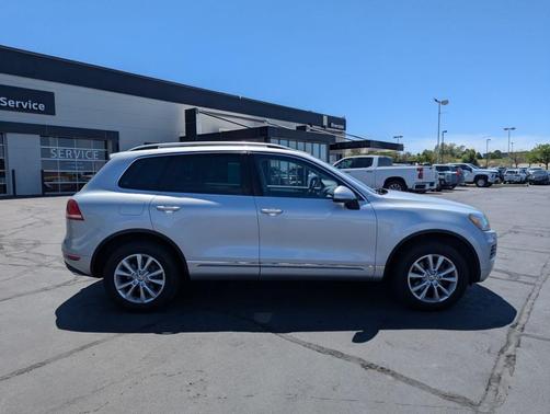 Silver 2014 Volkswagen Touareg Sport