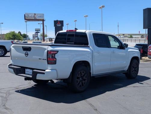 Glacier White 2022 Nissan Frontier SV