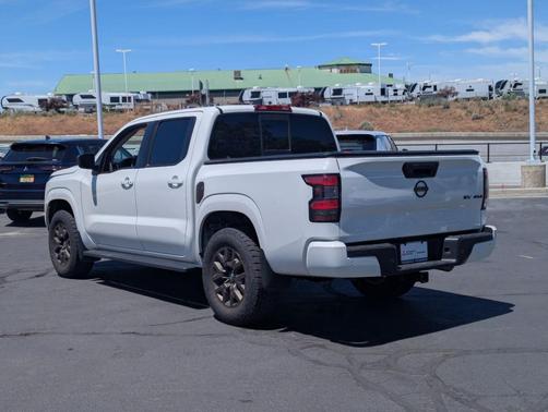 Glacier White 2022 Nissan Frontier SV