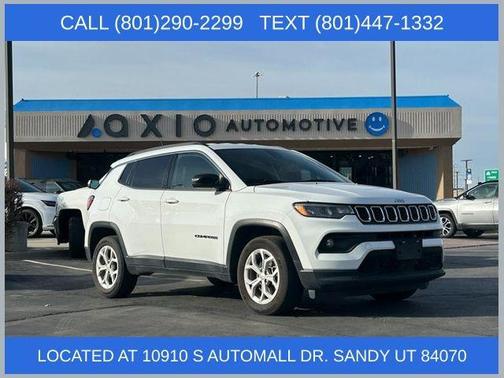 Bright White Clearcoat 2024 Jeep Compass Latitude