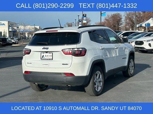 Bright White Clearcoat 2024 Jeep Compass Latitude