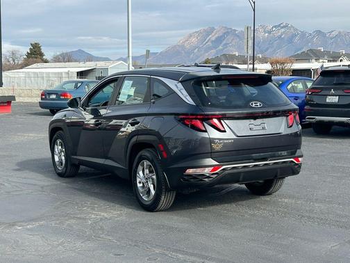 2022 Hyundai TUCSON SE