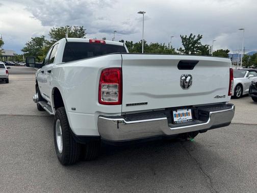 Bright White Clearcoat 2024 RAM 3500 Big Horn