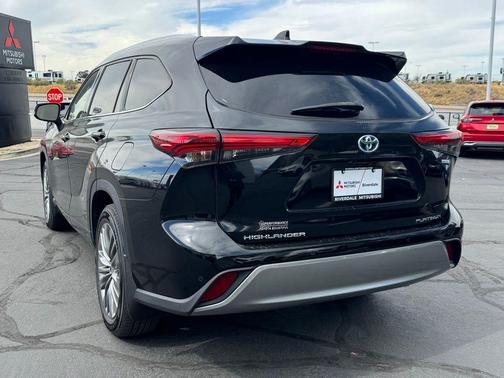 Midnight Black Metallic 2021 Toyota Highlander Hybrid Platinum