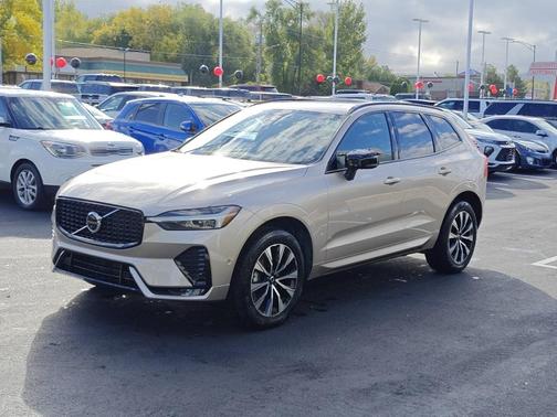 2025 Volvo XC60 B5 Plus