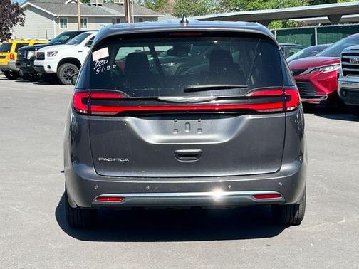 Granite Crystal Clearcoat Metallic 2023 Chrysler Pacifica Touring-L