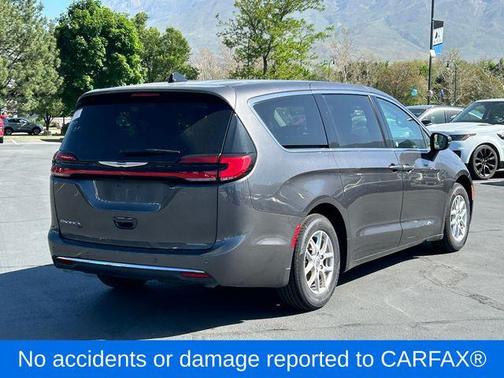 Granite Crystal Clearcoat Metallic 2023 Chrysler Pacifica Touring-L