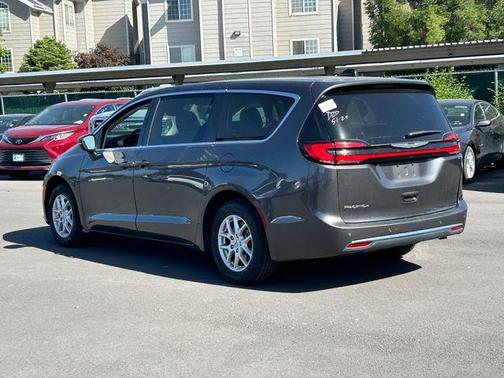 Granite Crystal Clearcoat Metallic 2023 Chrysler Pacifica Touring-L