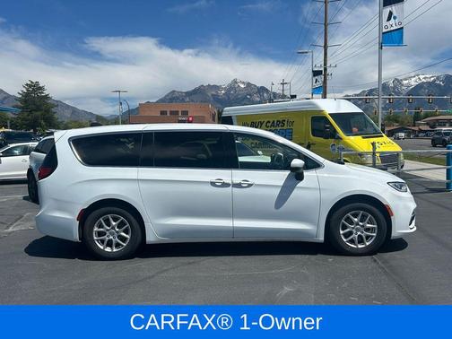 Diamond Black 2024 Chrysler Pacifica Touring-L