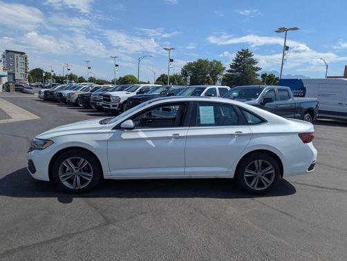 Opal White Pearl Effect 2024 Volkswagen Jetta 1.5T SE