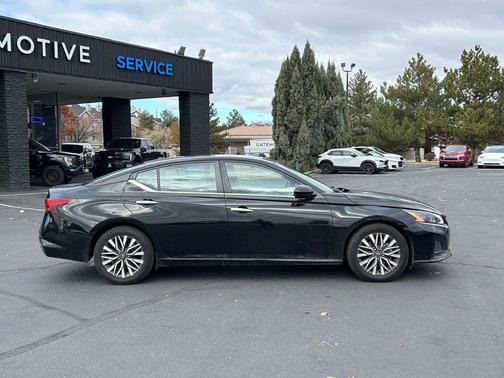 Black 2023 Nissan Altima 2.5 SV
