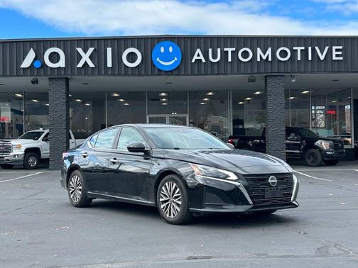 Black 2023 Nissan Altima 2.5 SV