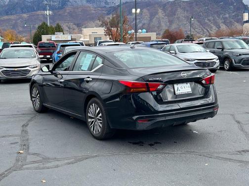 Black 2023 Nissan Altima 2.5 SV