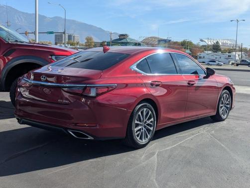 2022 Lexus ES 350 Base