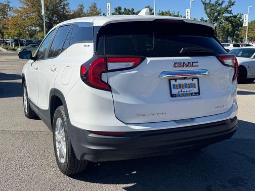 Summit White 2024 GMC Terrain SLE