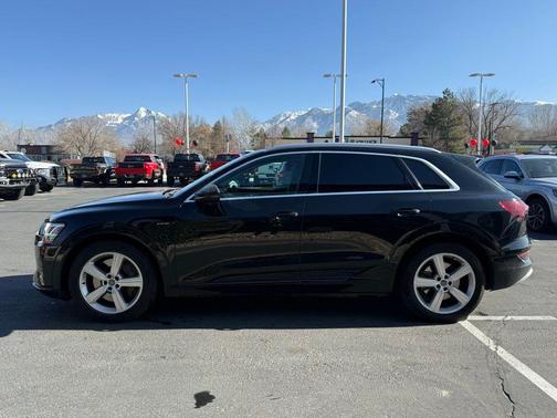 2019 Audi e-tron Premium Plus