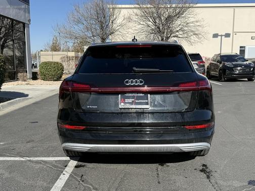 2019 Audi e-tron Premium Plus