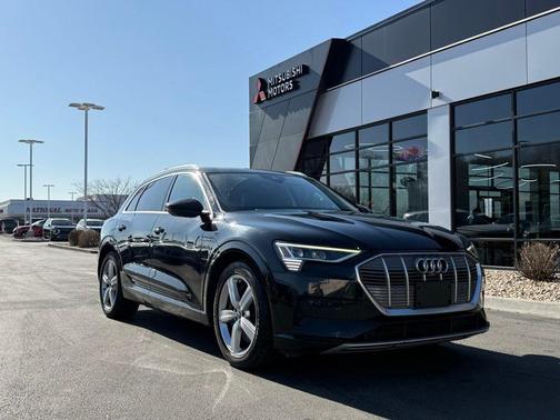 2019 Audi e-tron Premium Plus