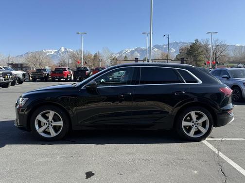 2019 Audi e-tron Premium Plus