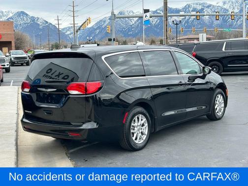 2024 Chrysler Voyager LX