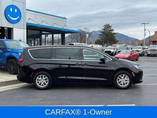 2024 Chrysler Voyager LX