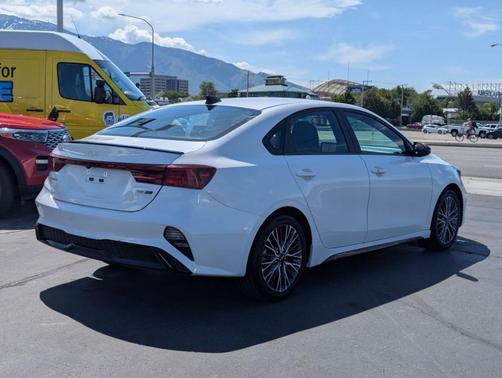 Snow White Pearl 2022 Kia Forte GT-Line