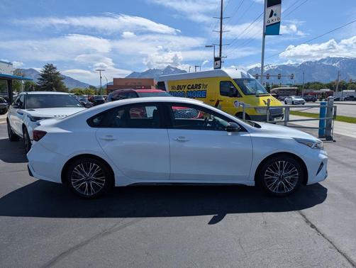 Snow White Pearl 2022 Kia Forte GT-Line