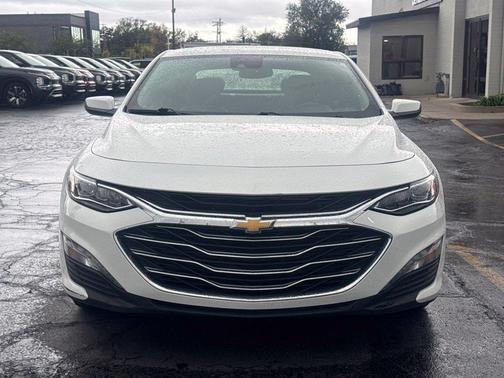 Summit White 2024 Chevrolet Malibu 2LT