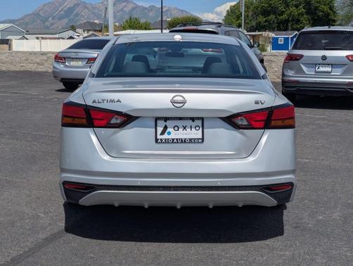Brilliant Silver Metallic 2024 Nissan Altima 2.5 SV